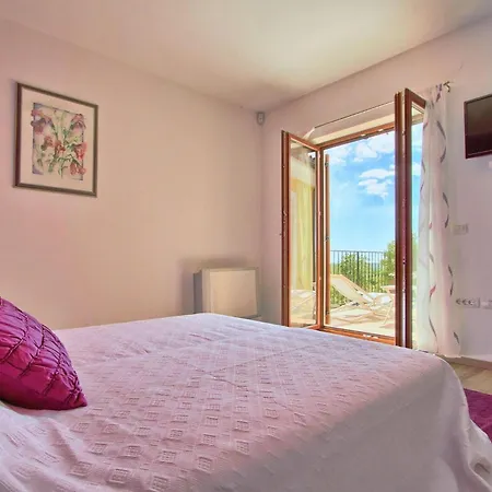 Yasmine Holiday home